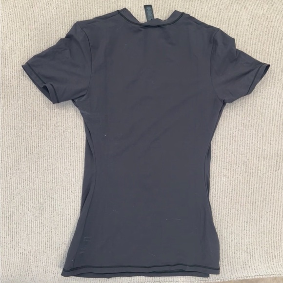 SKIMS Black Bodycon Tee - Picture 4 of 5
